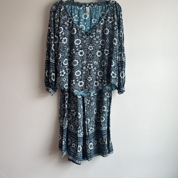 Tigerlily Australia palazzo flared pant and boho top blue floral two piece set - Picture 9 of 10